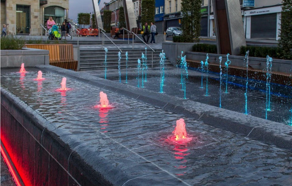 0.5m Spray Height Gushing Fountain with RGB Lights