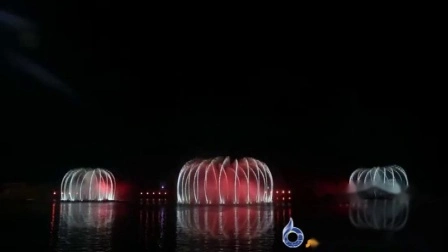 Fontana di miscelazione del fuoco all'aperto nel lago