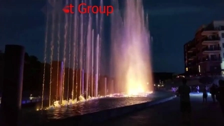 Dare fuoco alla fontana con fiamma d'acqua all'aperto